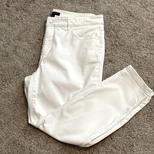 Ann Taylor white curvy fit, skinny jeans size 16 regular length
